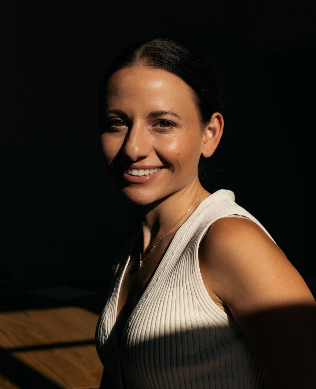 Estaetes Gründerin Daniela Lanzilotto schaut freundlich in die Kamera.